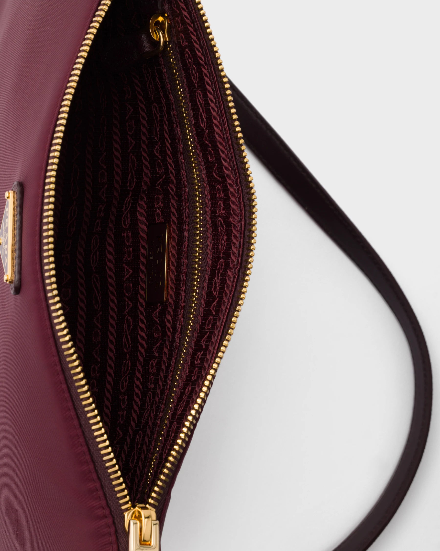 Pochette en Re-Nylon Prada